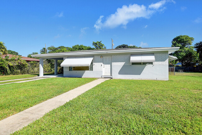 811 SE 3rd Ave in Delray Beach, FL - Building Photo - Building Photo