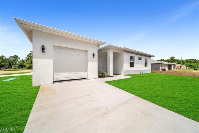 4768 Nelson Dr in Lehigh Acres, FL - Building Photo - Building Photo