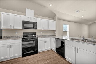 990 Morningside Dr in Fayetteville, AR - Building Photo - Building Photo