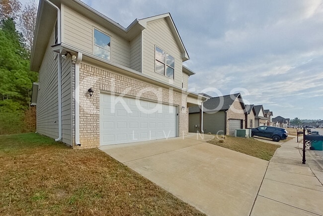 11557 Crimson Ridge Rd in Brookwood, AL - Foto de edificio - Building Photo