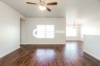 490 Woodland Crst Rd in Pell City, AL - Foto de edificio - Building Photo