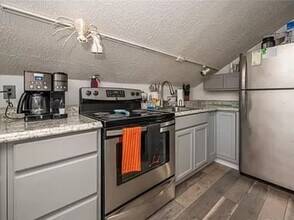 3469 Bessie St, Unit B in Norfolk, VA - Foto de edificio - Building Photo