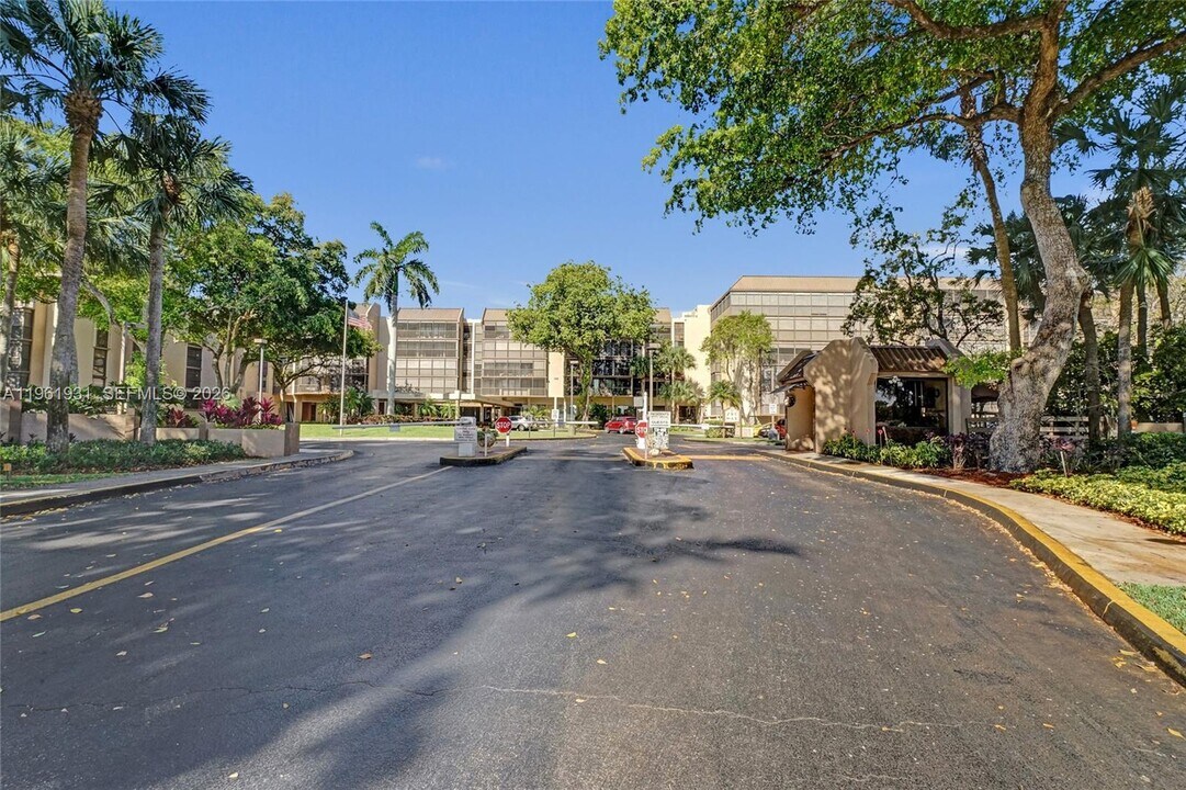 2814 N 46th Ave in Hollywood, FL - Building Photo