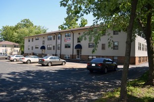 606 W Hovey Apartments