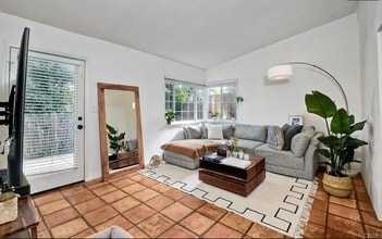 142 W Glaucus St in Encinitas, CA - Building Photo - Building Photo