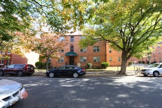 Tel-Court Cooperative in Washington, DC - Foto de edificio - Building Photo