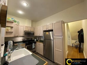 17 Centre St, Unit 2F in Cambridge, MA - Building Photo - Building Photo