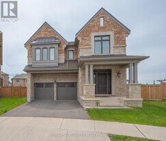 3357 Mintwood Cir in Oakville, ON - Building Photo