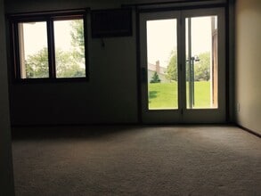 7624 157th St W, Unit 310 in Apple Valley, MN - Foto de edificio - Building Photo