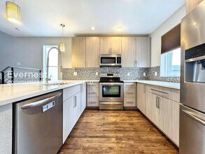 8130 W 10th Ave in Lakewood, CO - Foto de edificio - Building Photo