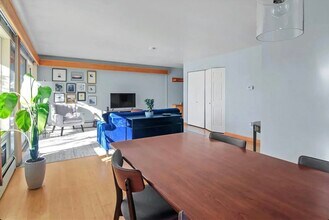 2251 N Triphammer Rd, Unit E10 in Ithaca, NY - Foto de edificio - Building Photo