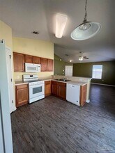 120 Nivana Dr in Crestview, FL - Foto de edificio - Building Photo