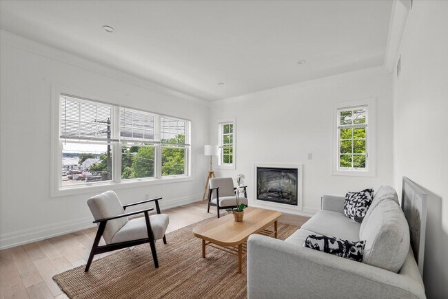 20 Secatoag Ave in Port Washington, NY - Building Photo - Building Photo