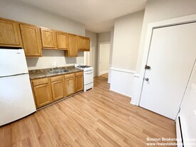 1576 Tremont St, Unit 3 Apartments