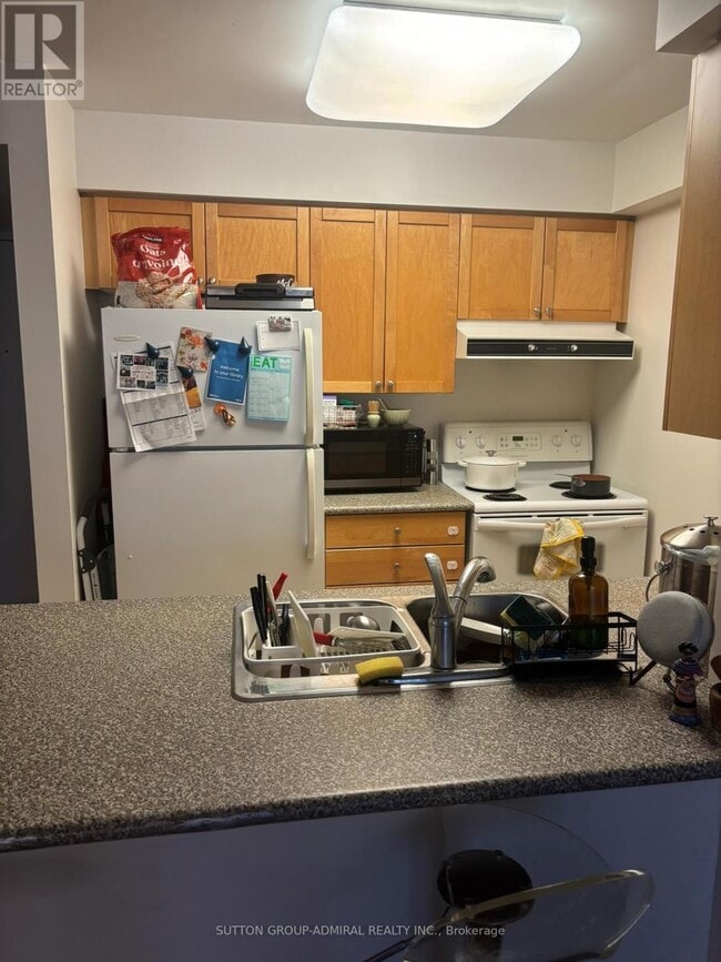 155 Beecroft Rd in Toronto, ON - Building Photo - Building Photo