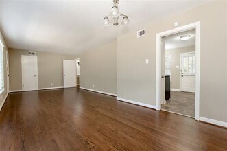 511 Classen Dr in Dallas, TX - Building Photo - Building Photo