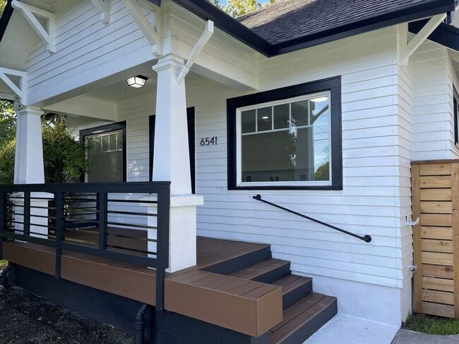 6541 SE 89th Ave in Portland, OR - Building Photo - Building Photo