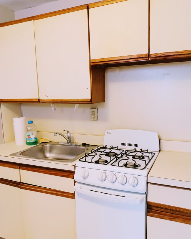2321 Haverford Rd, Unit 2-D in Ardmore, PA - Foto de edificio - Building Photo