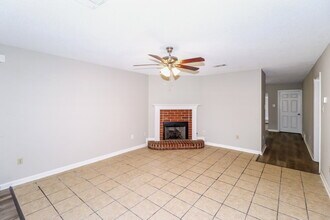 1067 Nolan Ln in Cordova, TN - Building Photo - Building Photo