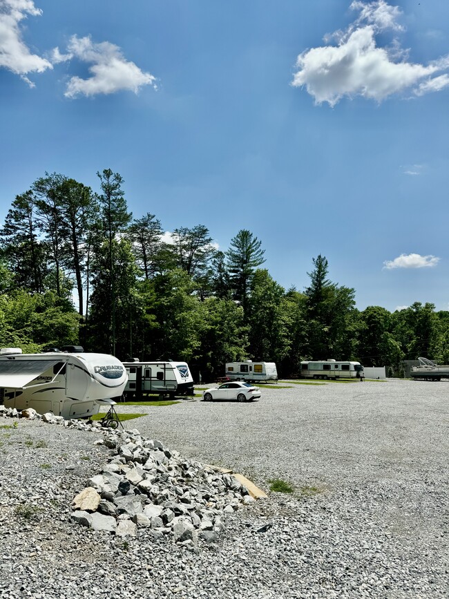 188 Uptons Landing Rd in Marion, NC - Building Photo - Building Photo