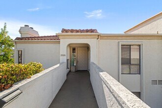 27806 Soller in Mission Viejo, CA - Foto de edificio - Building Photo