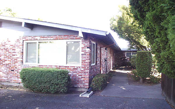 Penzance Court in Milwaukie, OR - Building Photo