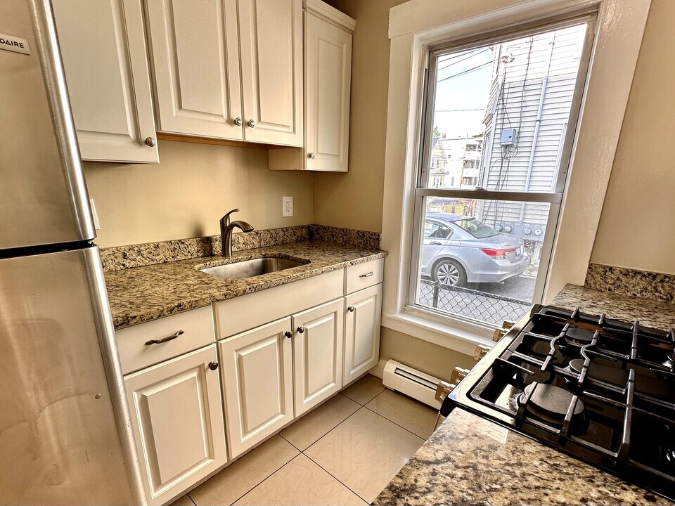119 Andover St, Unit 1 in Lawrence, MA - Building Photo
