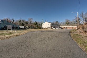 Hill Terrace Apartments in Petersburg, VA - Foto de edificio - Building Photo
