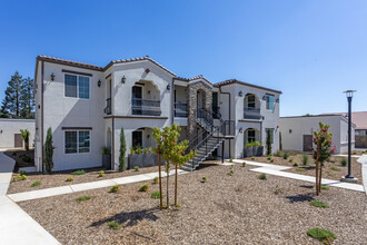 Coronado Apartments in Fresno, CA - Building Photo - Building Photo