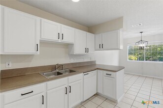 115 Crest Dr in San Marcos, TX - Building Photo - Building Photo