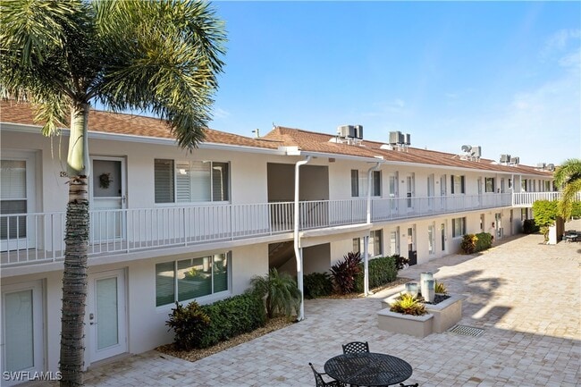 property at 578 Broad Ave S