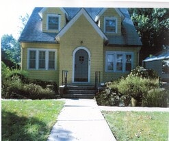 1617 Leavenworth St, Unit #2Upper in Manhattan, KS - Building Photo