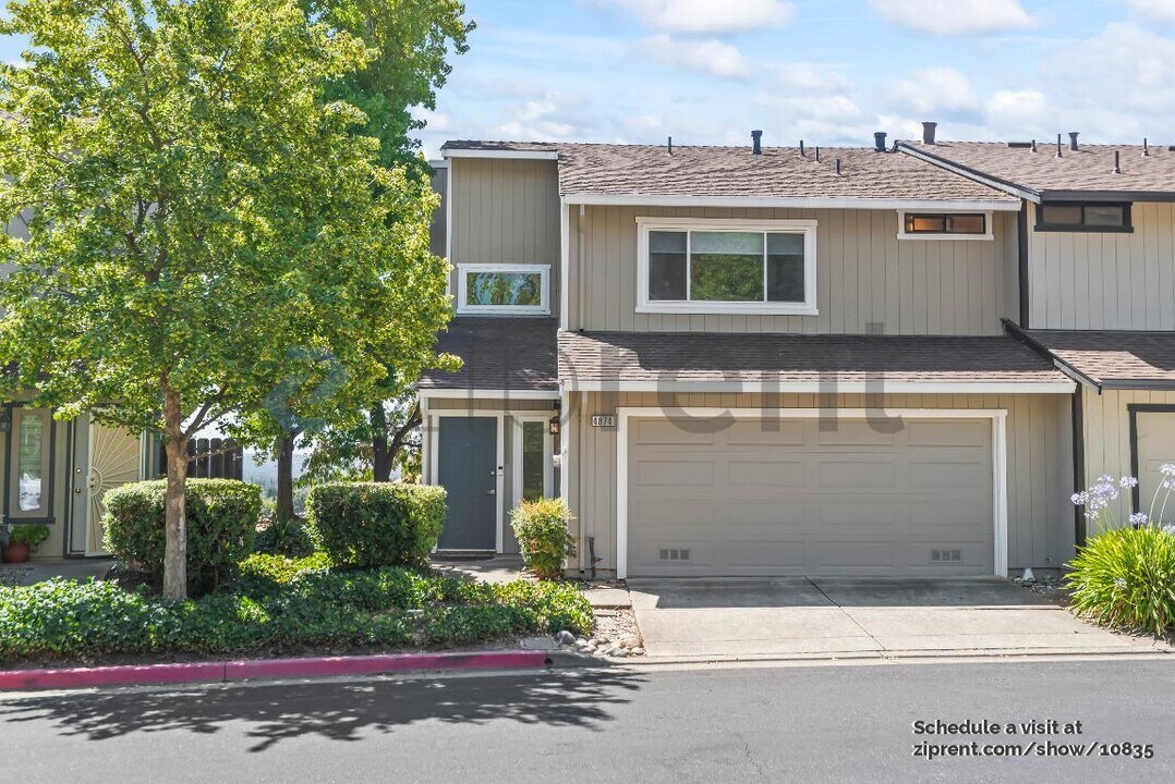 4874 Starflower Dr in Martinez, CA - Building Photo