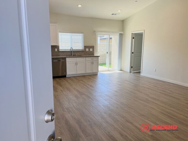 8409 Frankie Lou St in Bakersfield, CA - Building Photo - Building Photo