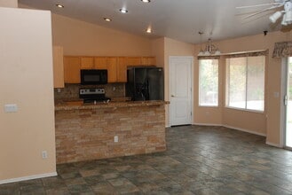 514 W Laredo Ave in Gilbert, AZ - Foto de edificio - Building Photo