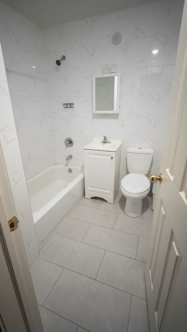 34-16 58th St in Queens, NY - Building Photo - Building Photo