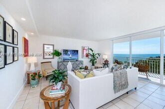 609 Ocean Dr in Key Biscayne, FL - Building Photo - Building Photo