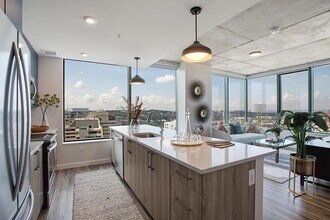 2010 West End in Nashville, TN - Building Photo - Building Photo