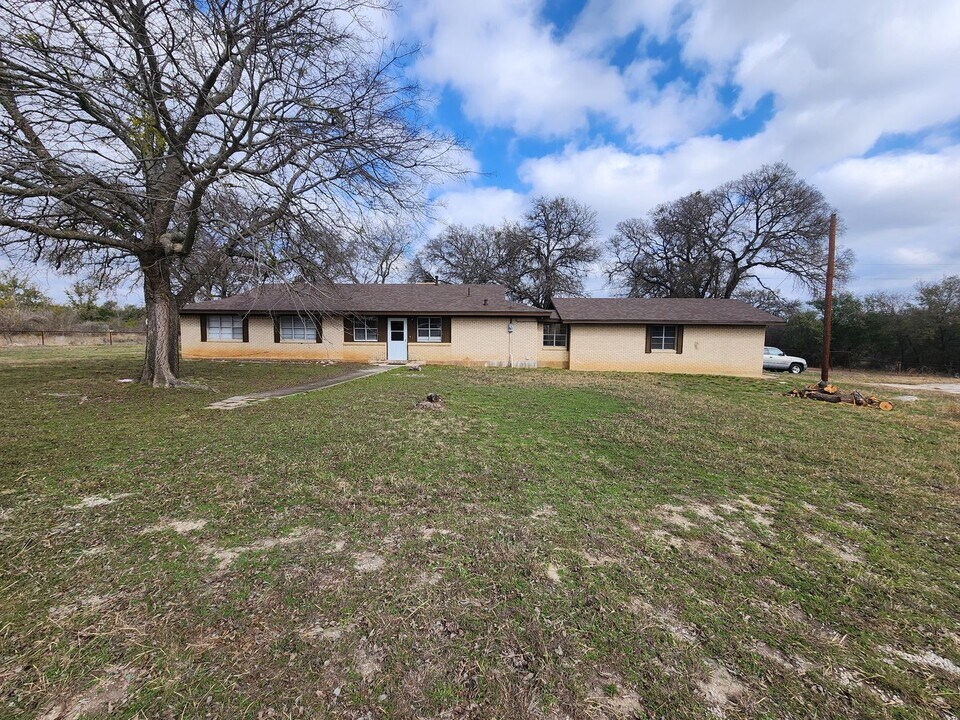 8366 FM 1478 in Lampasas, TX - Building Photo