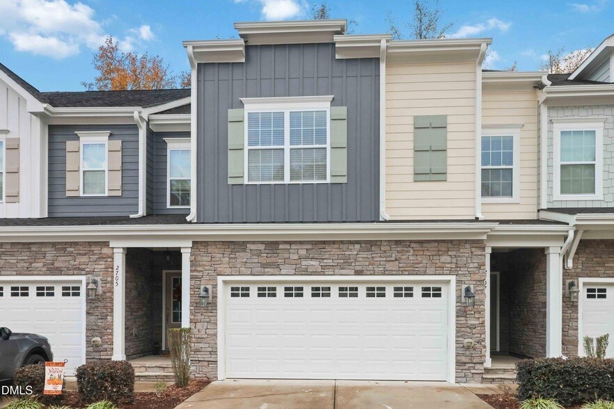 2707 Masonboro Ferry Dr in Apex, NC - Foto de edificio