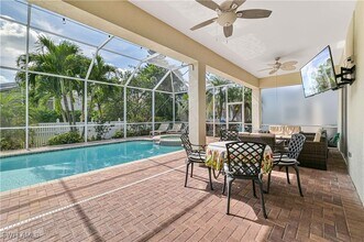 232 Glen Eagle Cir in Naples, FL - Building Photo - Building Photo