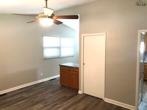4401 Hughes Dr in Wichita Falls, TX - Foto de edificio - Building Photo