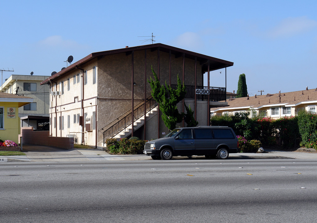 4090 W El Segundo Blvd in Hawthorne, CA - Building Photo