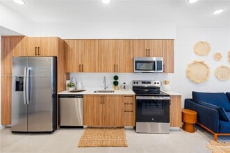 208 N Federal Hwy in Pompano Beach, FL - Building Photo - Building Photo