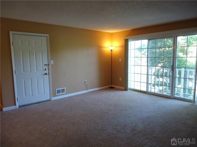 313 Wimbeldon Ct in North Brunswick, NJ - Building Photo - Building Photo