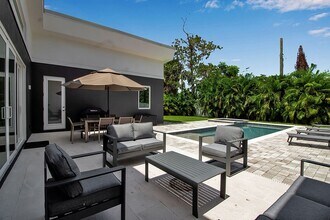 2231 Wood St in Sarasota, FL - Building Photo - Building Photo