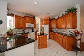 1582 NW 182nd Way in Pembroke Pines, FL - Building Photo - Building Photo