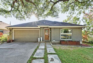 7717 Ponoma Trail in Austin, TX - Building Photo