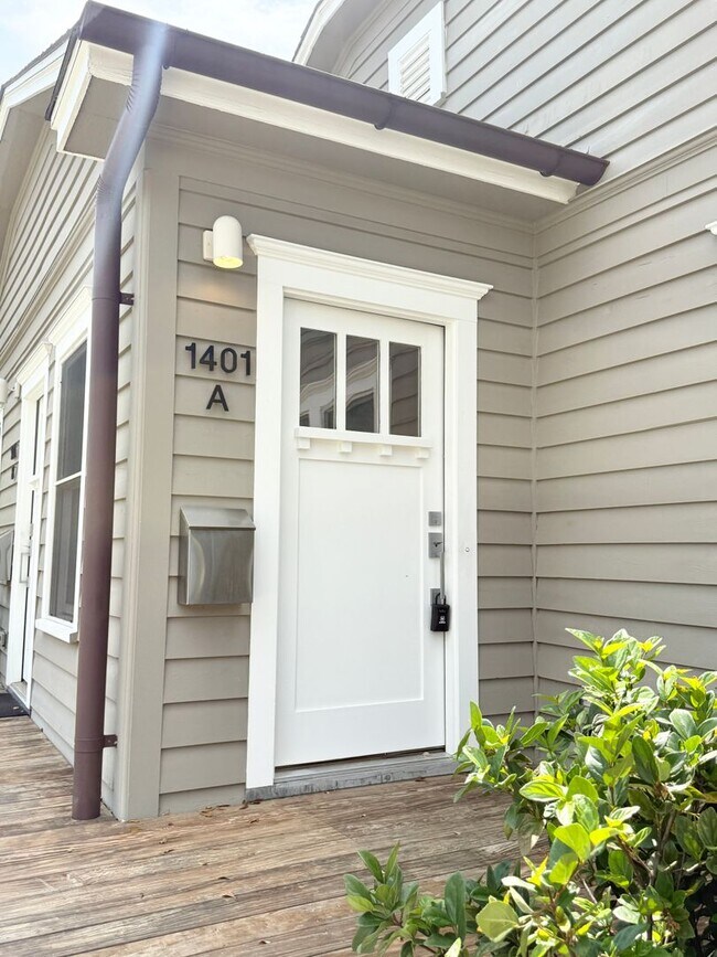 1401 Branard St in Houston, TX - Building Photo - Building Photo