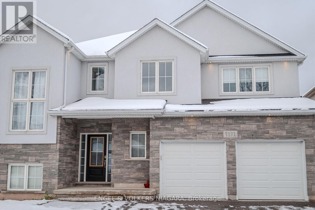 7171 Lionshead Ave in Niagara Falls, ON - Building Photo